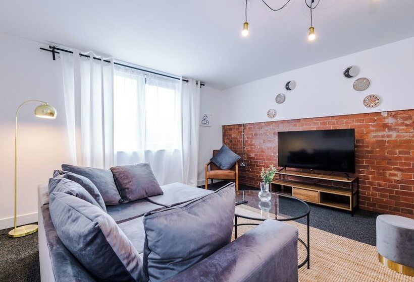Elm Apartments