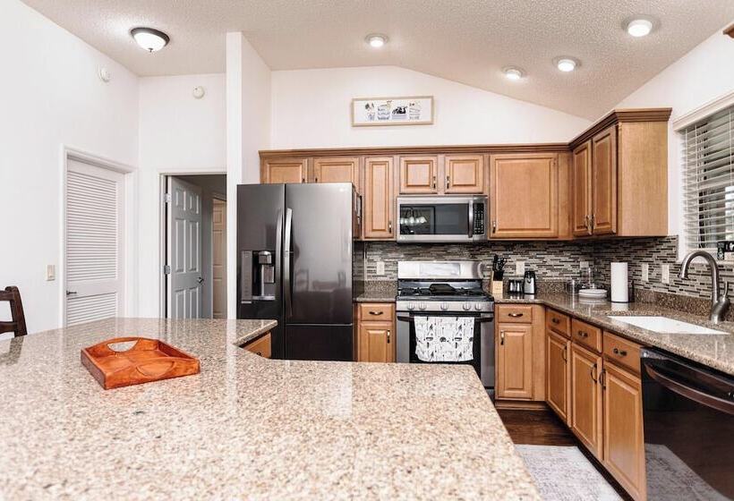 Georgetown   Centrally Located 3/2 Designer Home