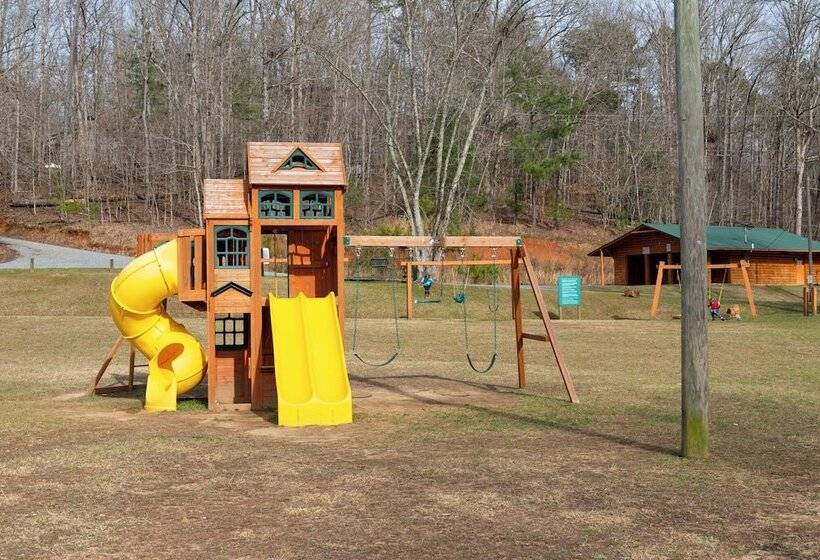 Mountain Community Home In Ellijay! Games, Private Hot Tub And Sunsets!