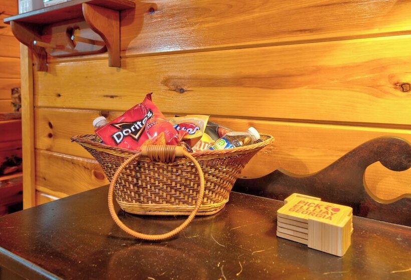 Mountain Community Home In Ellijay! Games, Private Hot Tub And Sunsets!