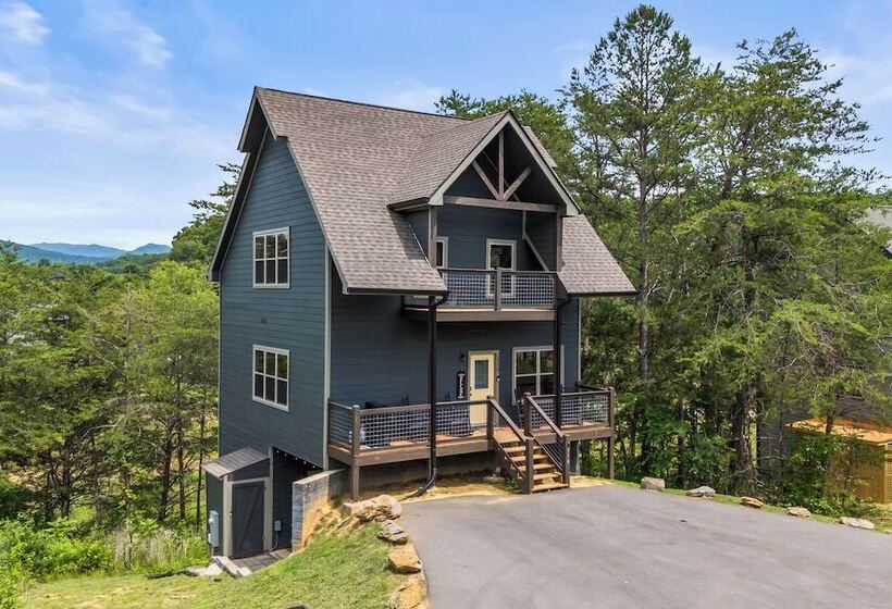 Modern Cabin W/ Pool, Hot Tub, Games & More!