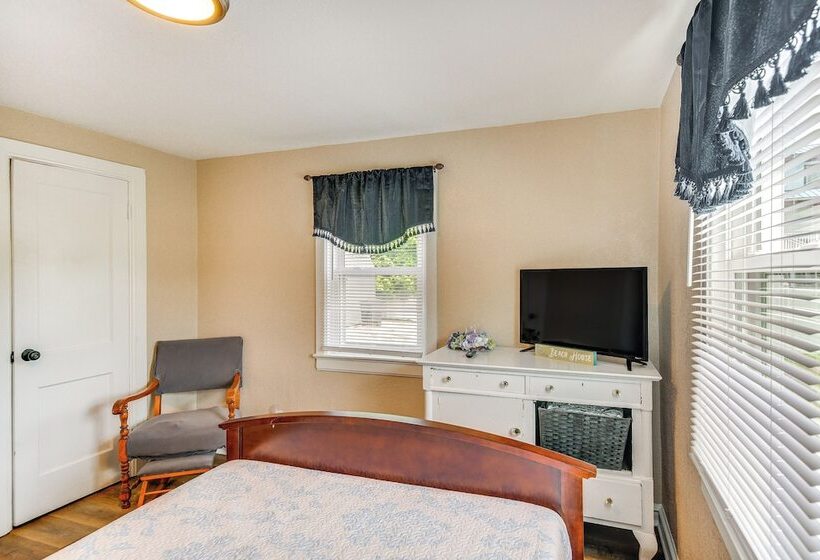 Modern Cape Charles Home: 1 Mi To Kiptopeke Beach!