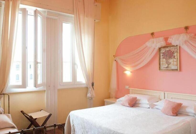 پانسیون Room In Guest Room   Versilia Mare Amore 1923