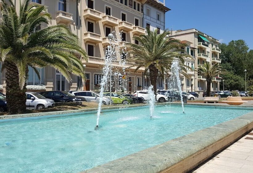 پانسیون Room In Guest Room   Viareggio Rooms Facing The Sea