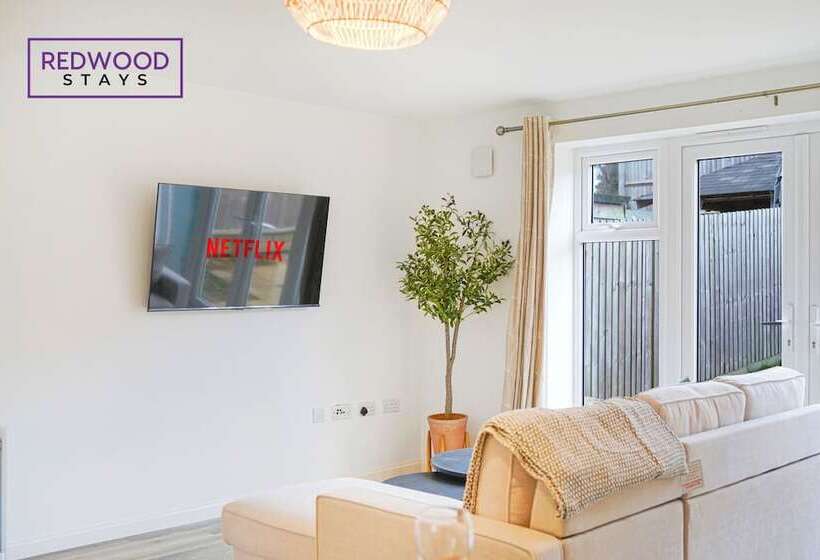 פנסיון Woolhampton Drive House By Redwood Stays