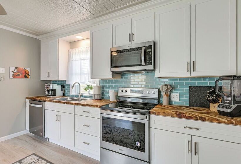 Presque Isle Home W/ Screened Porch Near River!