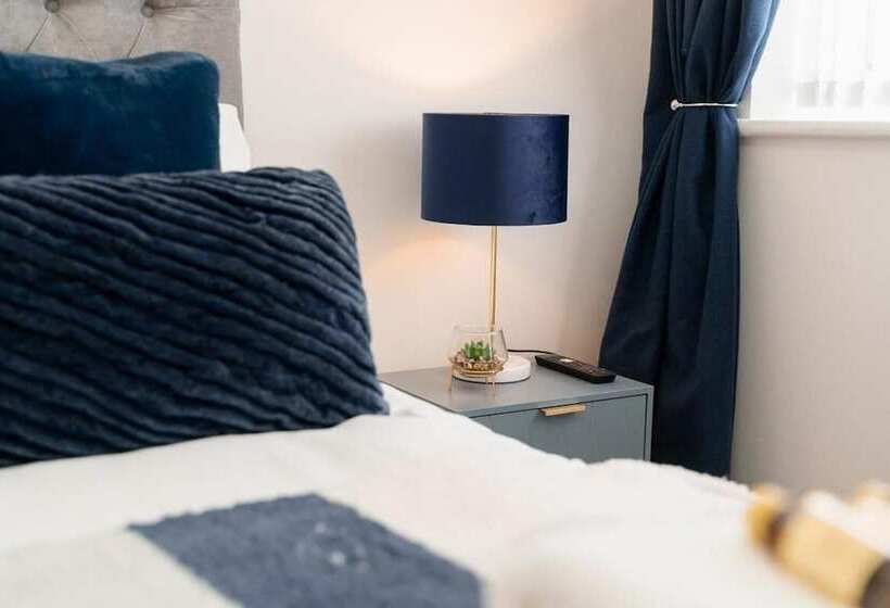 إقامة Convenient Wirral Retreat