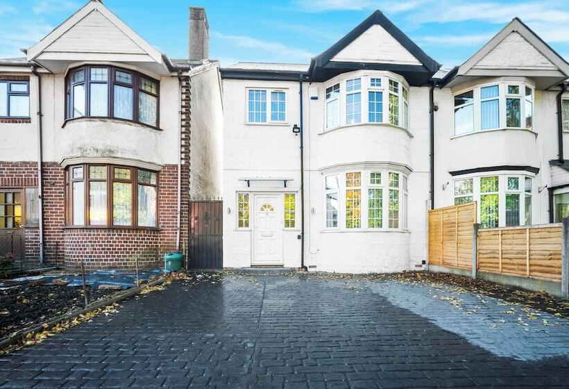 דירת נופש Spacious 3 Bed House/sleeps 5/free Parking Oldbury