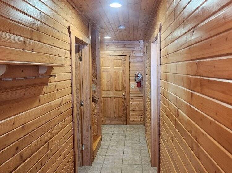 리조트 Timber Trail Lodge
