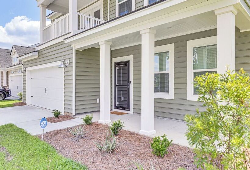 Patio & Backyard: Spacious Home In Moncks Corner