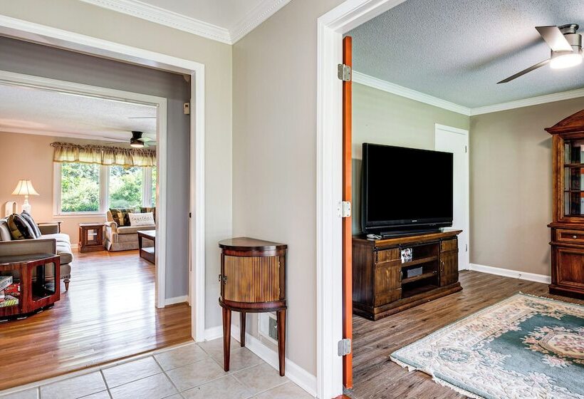 Stonecrest Family Home: Close To Panola Mountain!