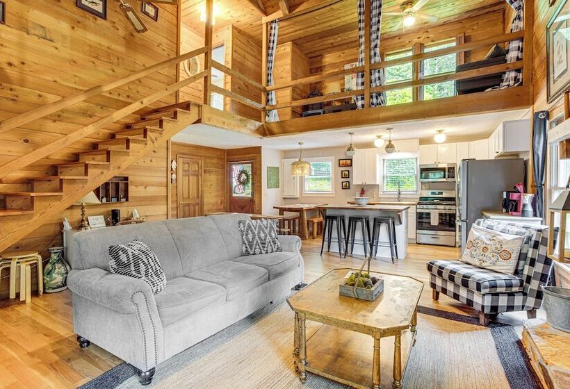 Suches Creekside Cottage W/ Deck & Bbq Grill!