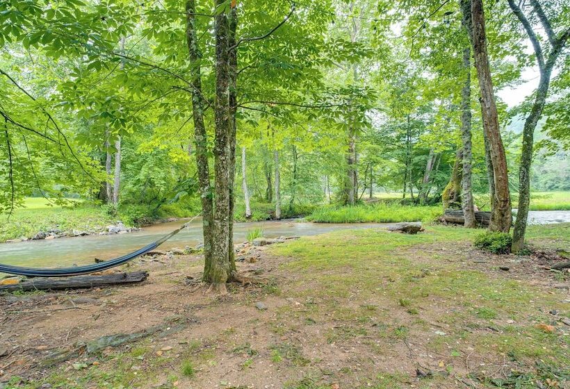 Suches Creekside Cottage W/ Deck & Bbq Grill!