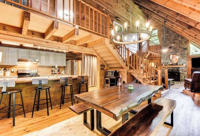 The Cabin At Dukes Creek  W/ Fire Pit & Hot Tub!