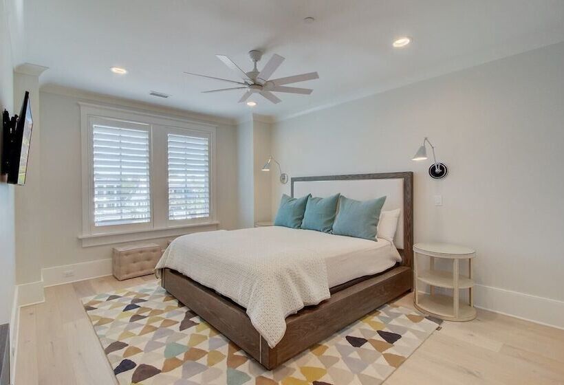 710 Ocean Boulevard Avantstay Oceanfront, Private Pool + Rooftop Deck