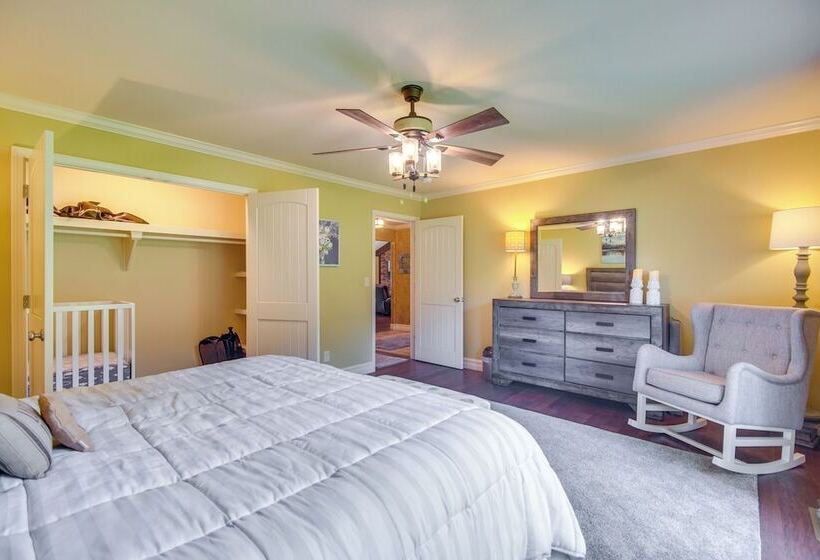 Group Getaway In Afton W/ On Site Lake Access