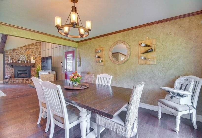 Group Getaway In Afton W/ On Site Lake Access