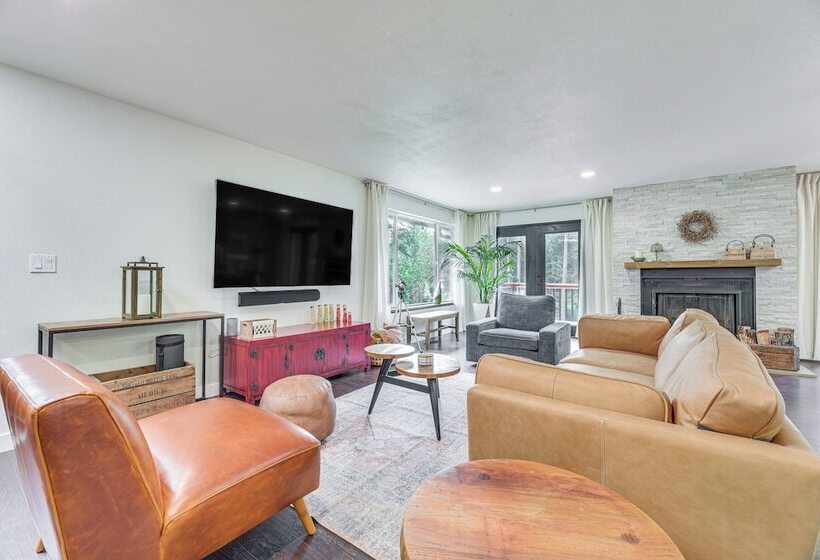 Anderson Island Home W/ Deck: Steps To Lake!