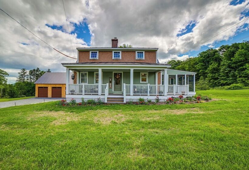 Charming Cavendish Cottage: All Season Retreat!