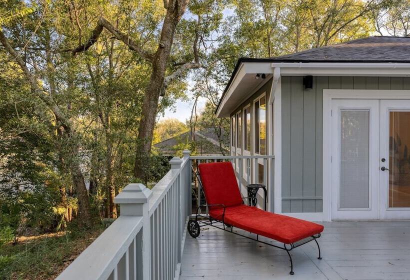 Conch Cottage By Avantstay Walk To Beach, Deck, Fireplace, Outdoor Dining