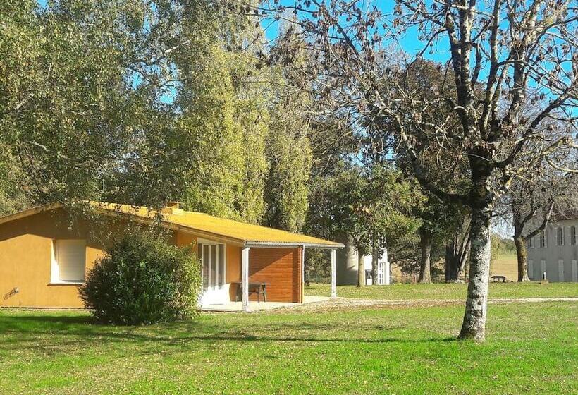 Cosy Cottage In Sauze Vaussais With Shared Pool