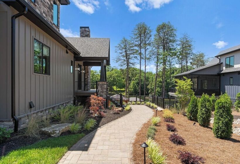 Gray Fox Lodge By Avantstay Waterslide Pool, Theater Sleeps 23