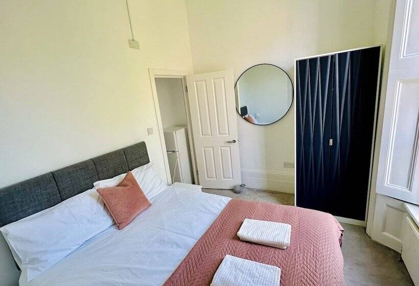 בית מלון כפרי Harrington Suites