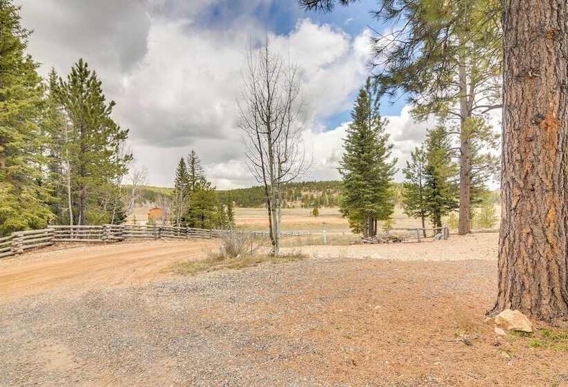 Inviting Utah Cabin W/ Spacious Deck + Fireplace!
