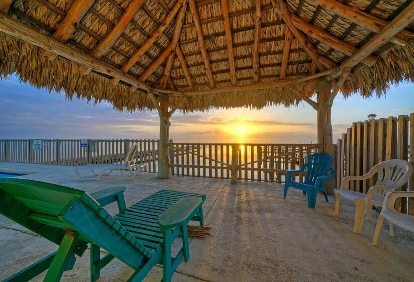 6bdr Bay Haven W/ Shared Waterfront Pool + Boat Dock Keeper Trout By Avantstay
