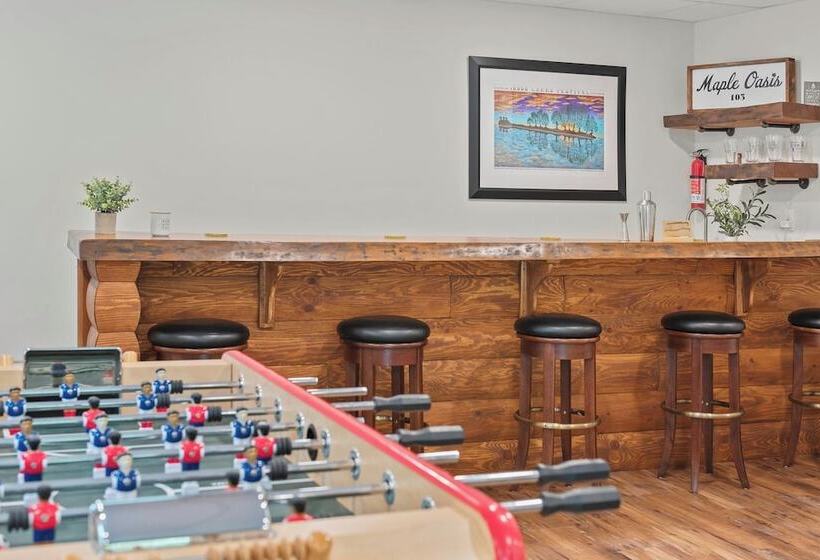 Maple Oasis By Avantstay Newly Built W/ Hot Tub, Game Room & Fire Pit