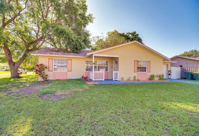 7 Mi To Satellite Beach: Melbourne Home W/ Yard