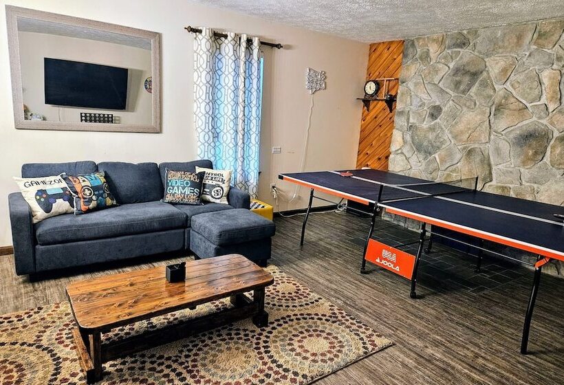 Mountain Must Have By Avantstay Indoor Hot Tub, Game Room & Fire Pit!