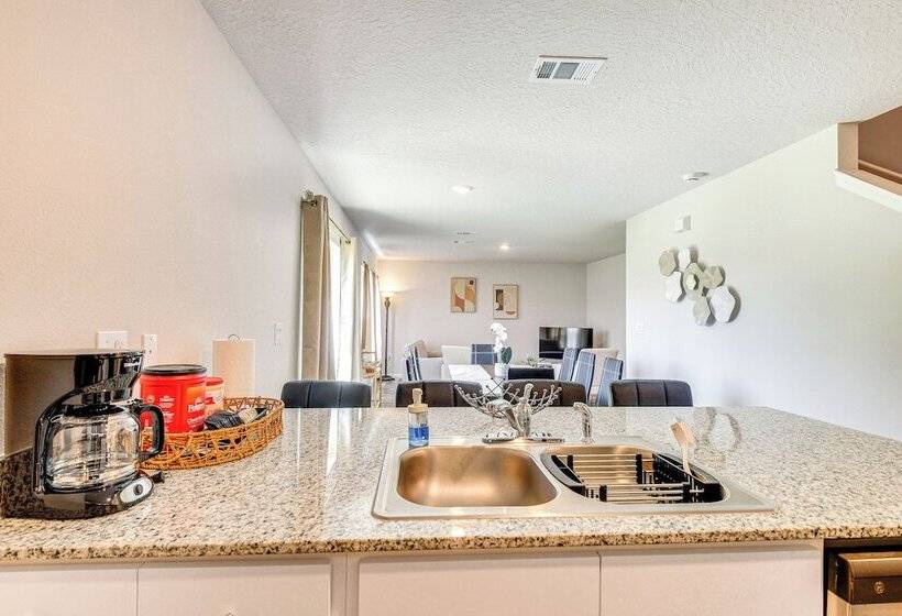 Sunny Palm Coast Home: 10 Mi To Flagler Beach!