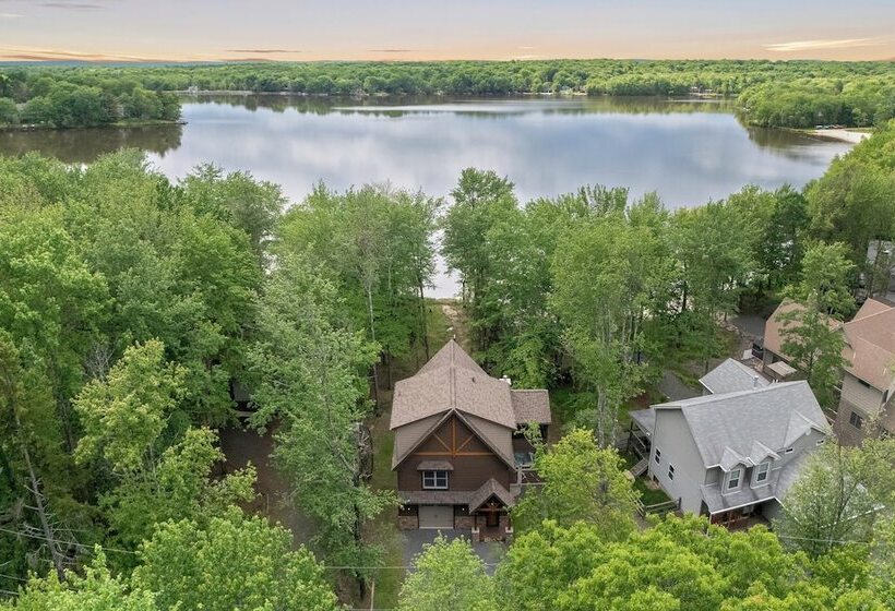 Tavern At The Woods By Avantstay Lakefront Views, Hot Tub, Firepit, Game Room