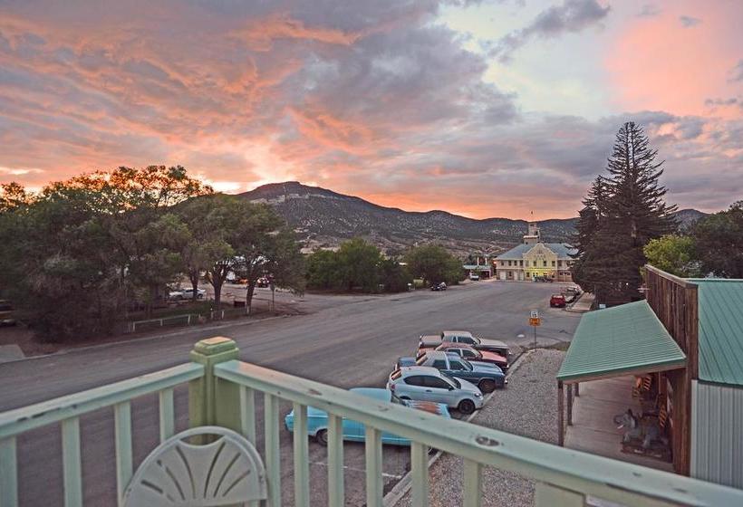 مبيت وإفطار All Aboard Cafe And Inn