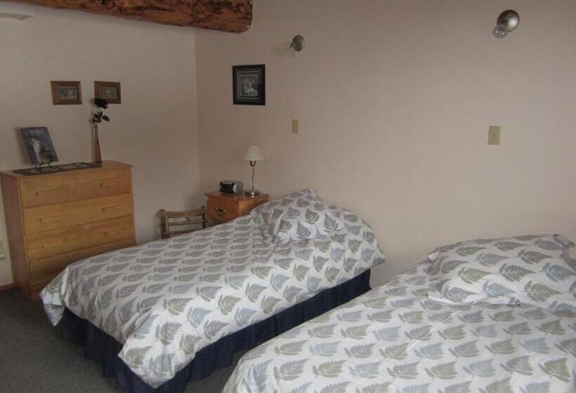 مبيت وإفطار Smithers Driftwood Lodge