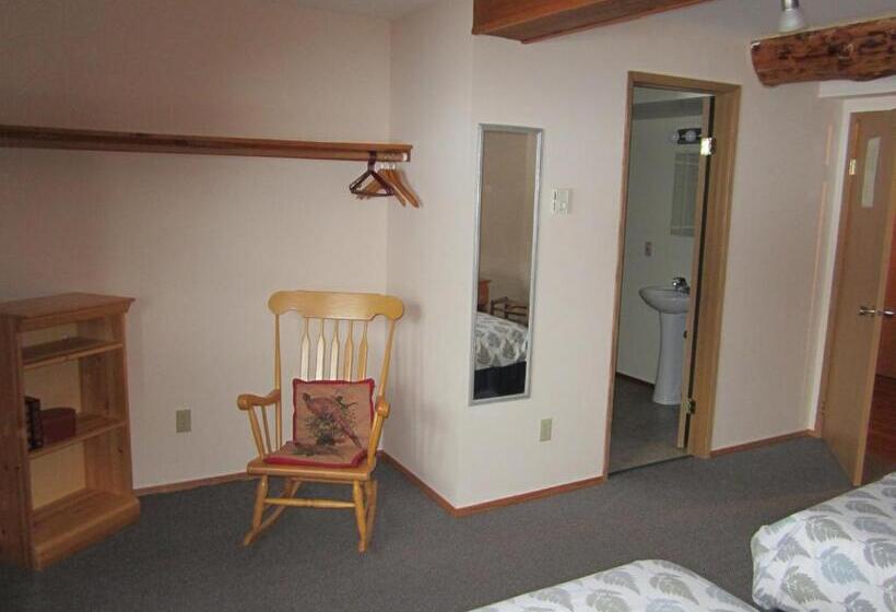 مبيت وإفطار Smithers Driftwood Lodge