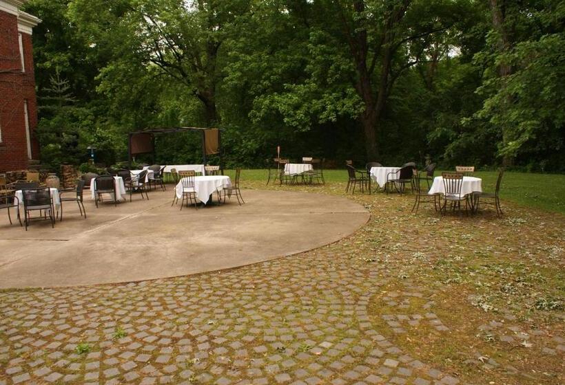 مبيت وإفطار The Outing Lodge