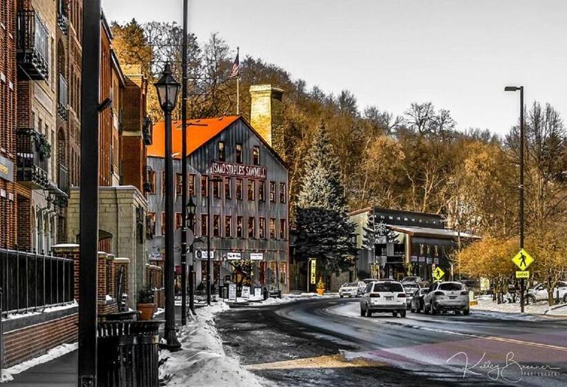 مبيت وإفطار The Outing Lodge