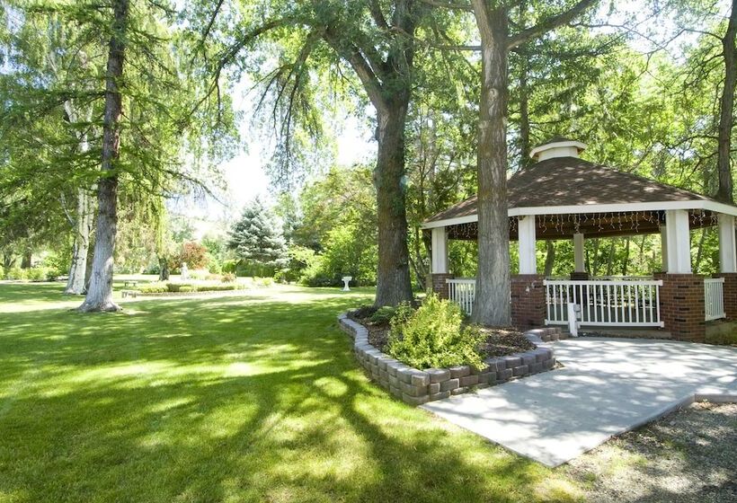 مبيت وإفطار Warm Springs Inn & Winery
