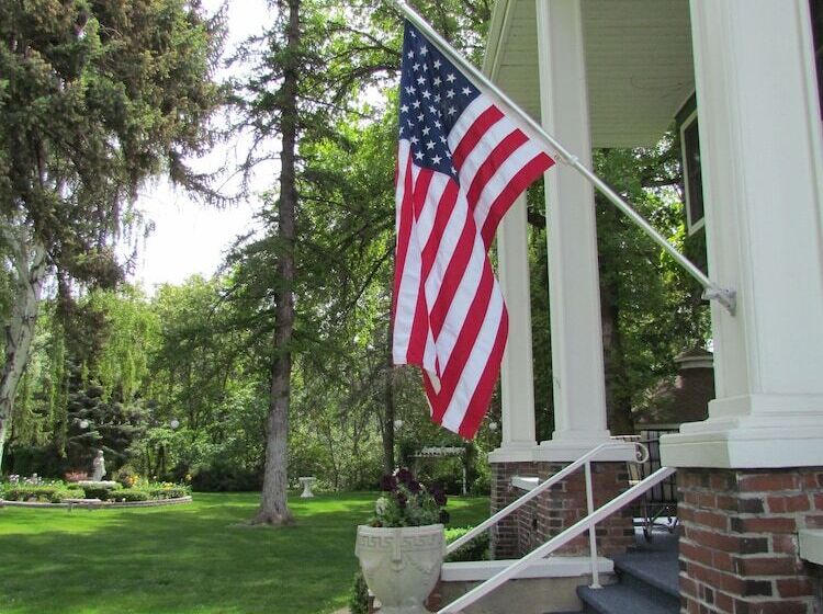 مبيت وإفطار Warm Springs Inn & Winery