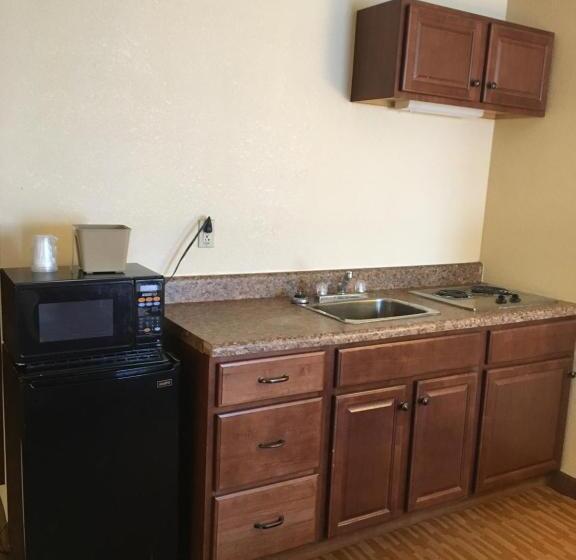 酒店 Econo Lodge Inn & Suites Radfordblacksburg Area