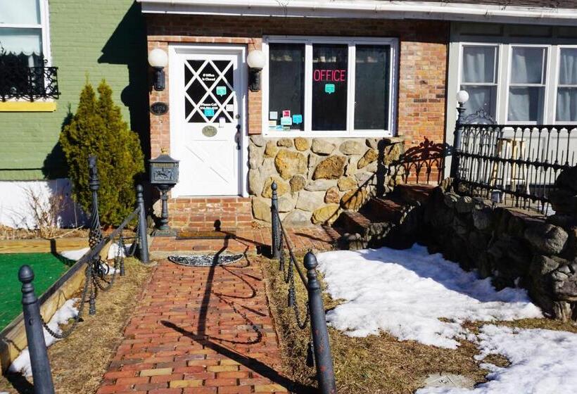 هتل Stay Saratoga