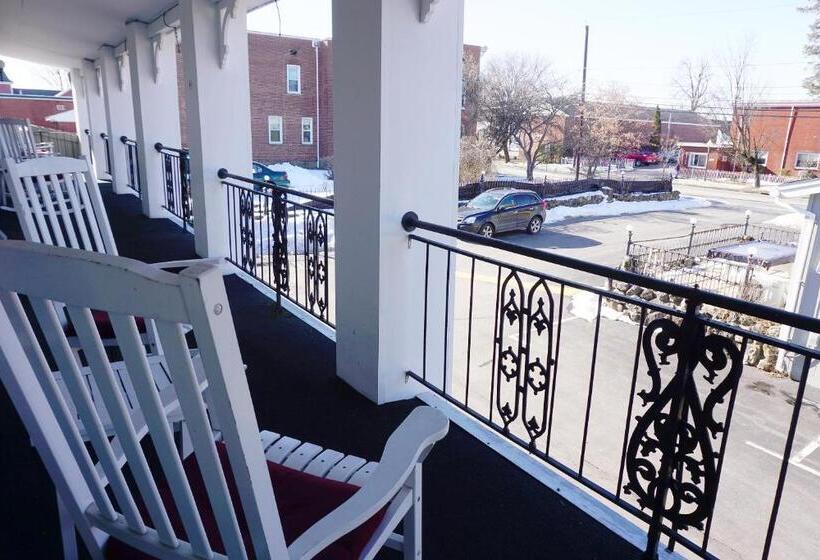 هتل Stay Saratoga