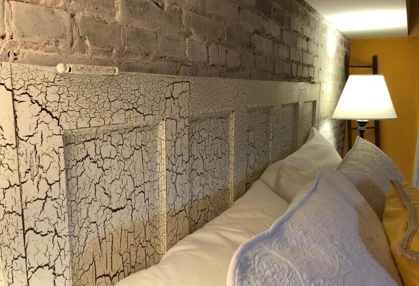 Отель Suites At 249