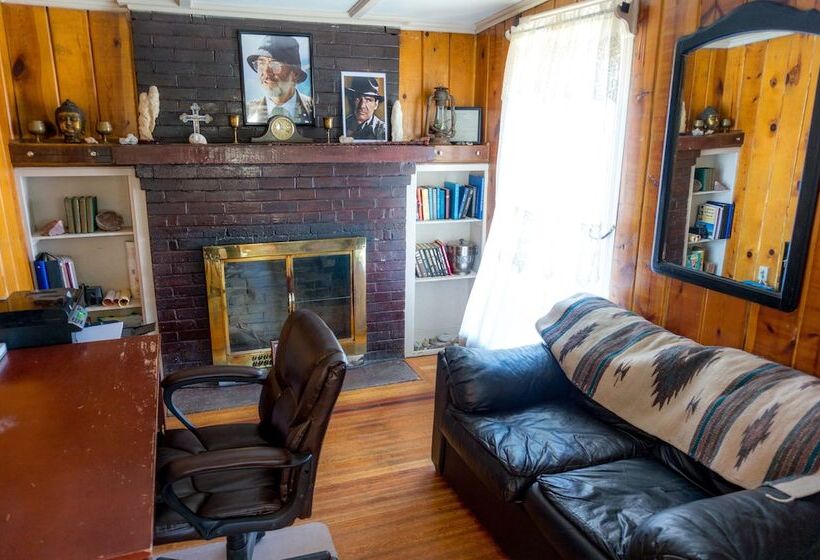 Indiana Jones Bed & Breakfast