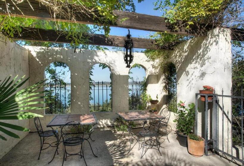 Lakehouse Bed And Breakfast