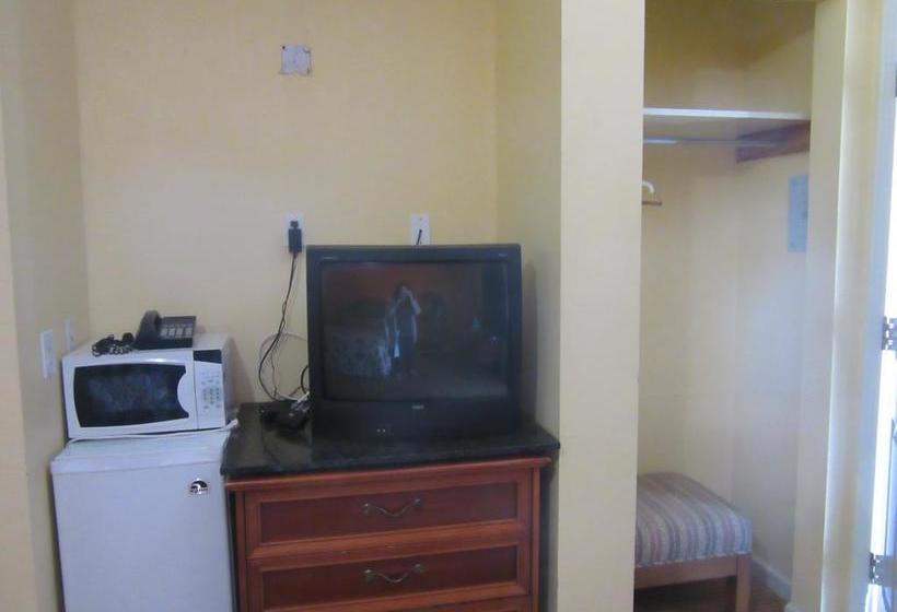 فندق على الطريق Relax Inn Tyler