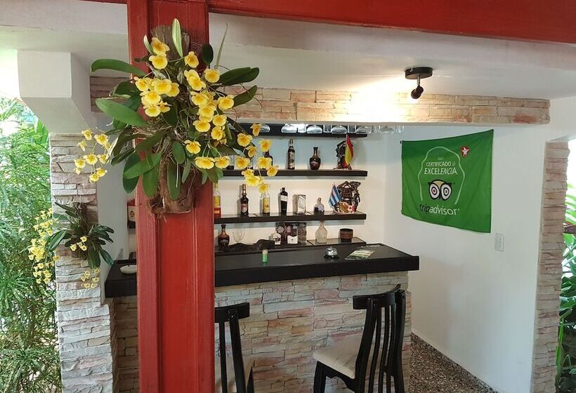 تختخواب و صبحانه Hostal Doña Amalia Cuba