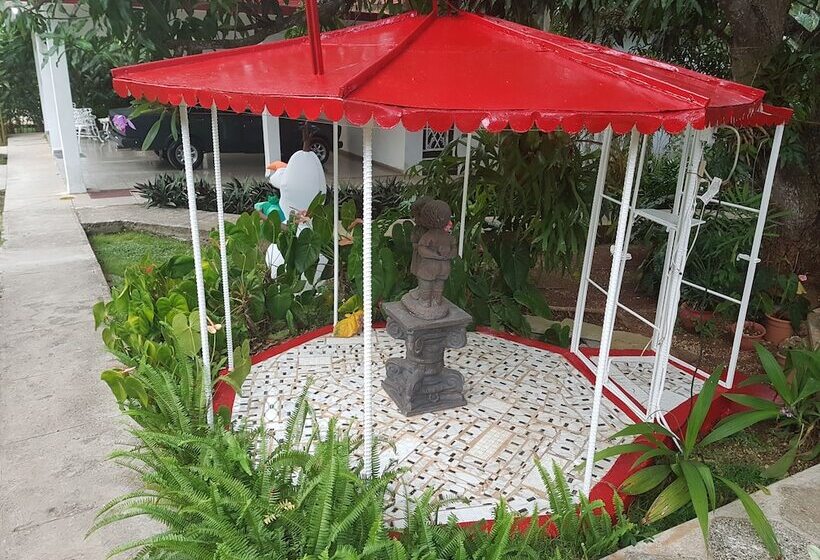 تختخواب و صبحانه Hostal Doña Amalia Cuba